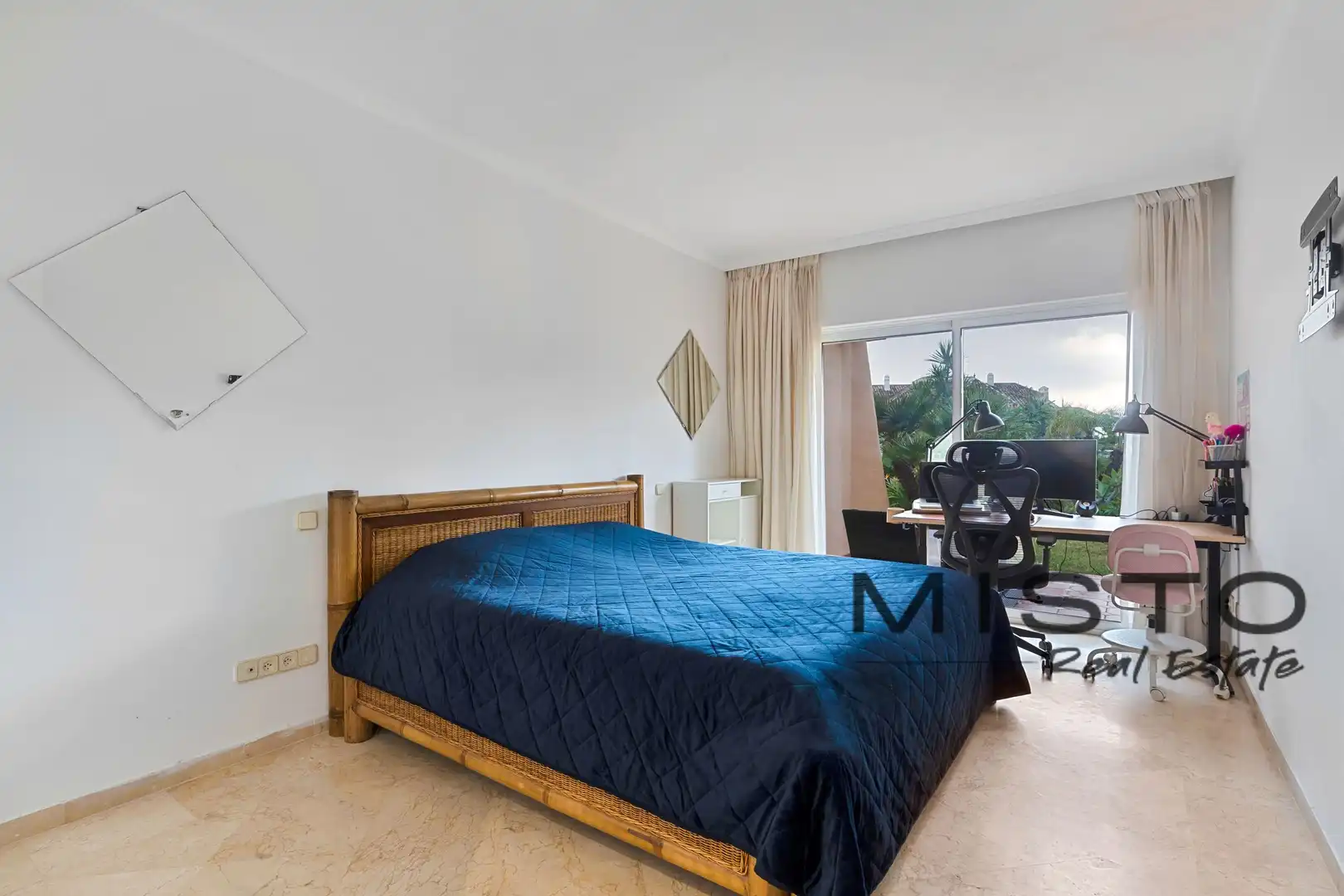 Habitación de Piso en venta en Marbella con Aire acondicionado, Terraza y Piscina