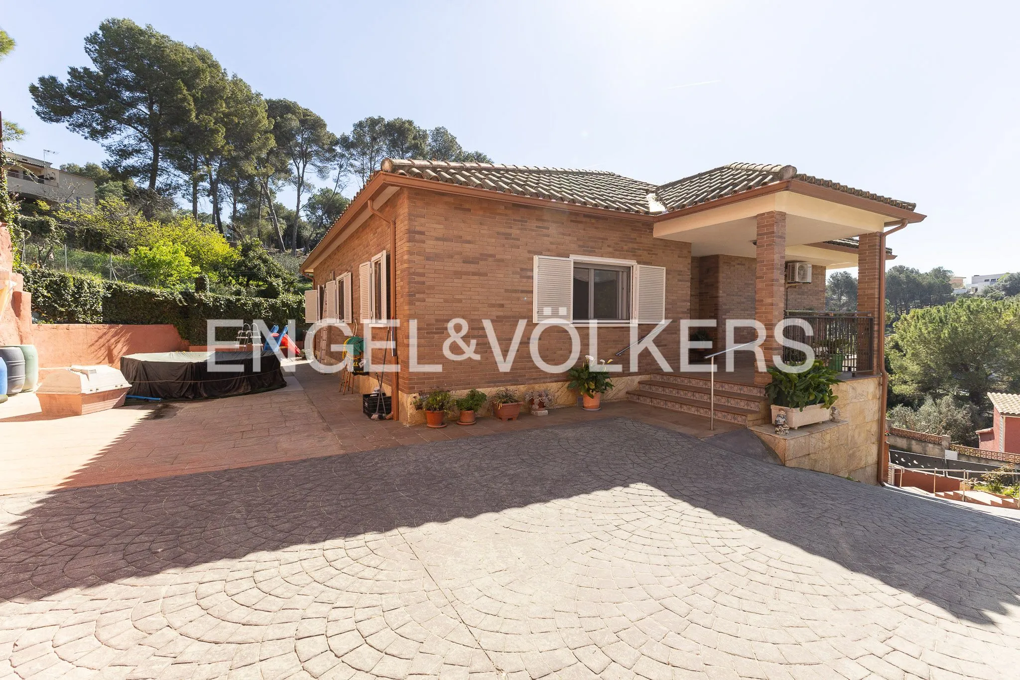 Vista exterior de Casa o xalet en venda en Rubí amb Aire condicionat, Calefacció i Traster