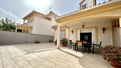 Amplia casa adosada con jardín privado, terraza en la azotea y garaje., imatge 3