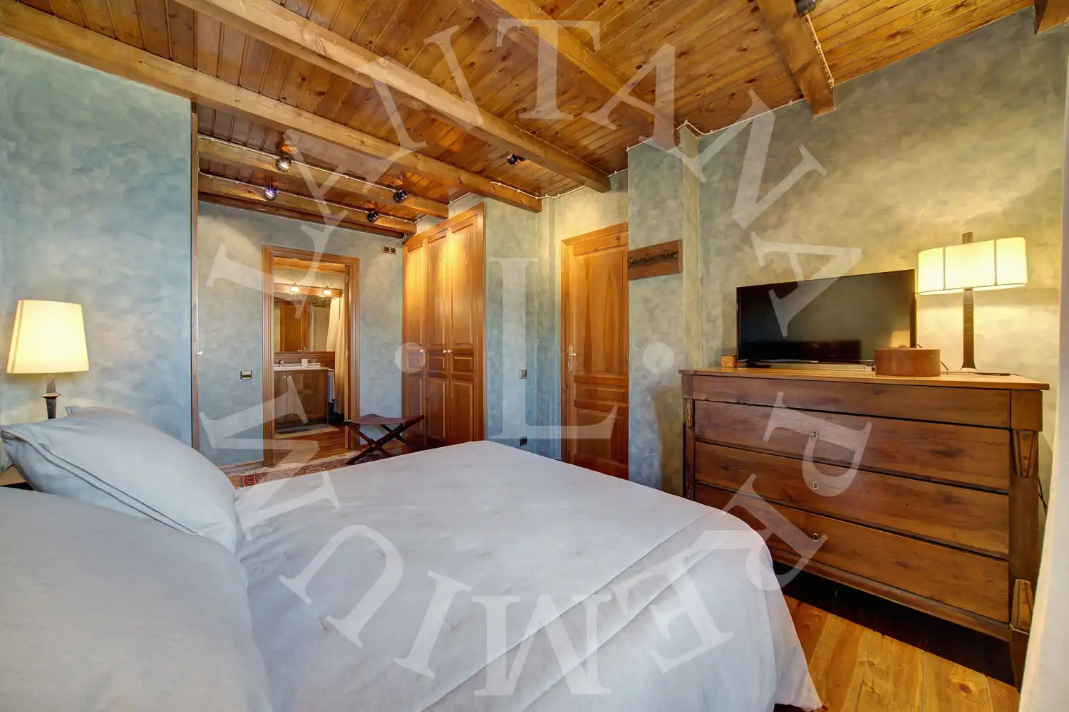 Habitación de Casa adosada en venta en Naut Aran con Calefacción, Jardín privado y Parquet