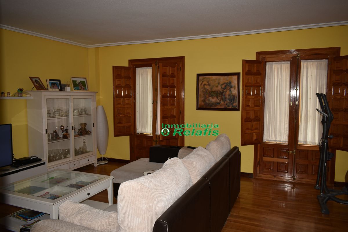 Living room of Flat for sale in Ciudad Rodrigo  with Heating, Parquet flooring and Storage room