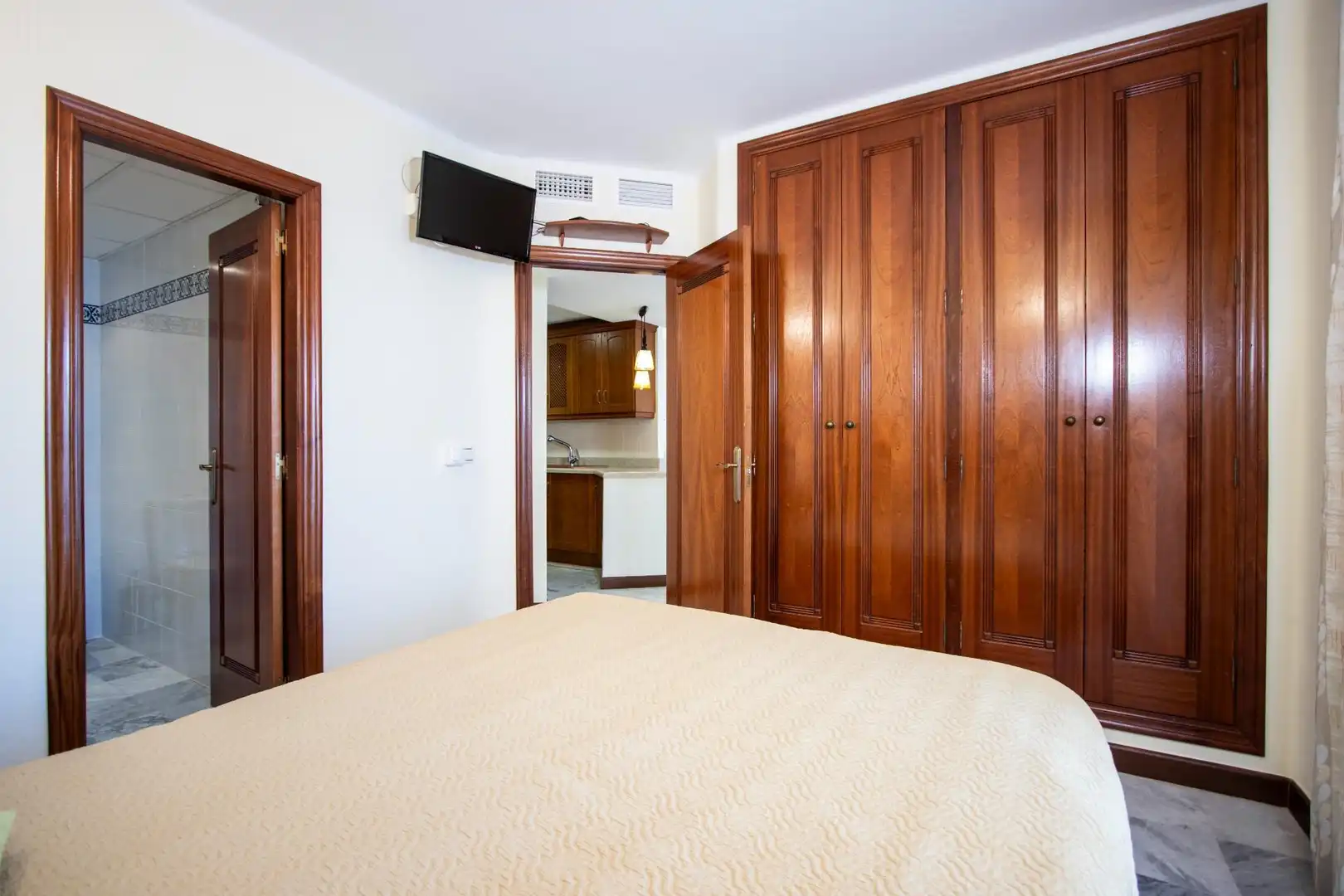 Dormitori de Apartament en venda en Torrevieja amb Jardí privat, Terrassa i Balcó