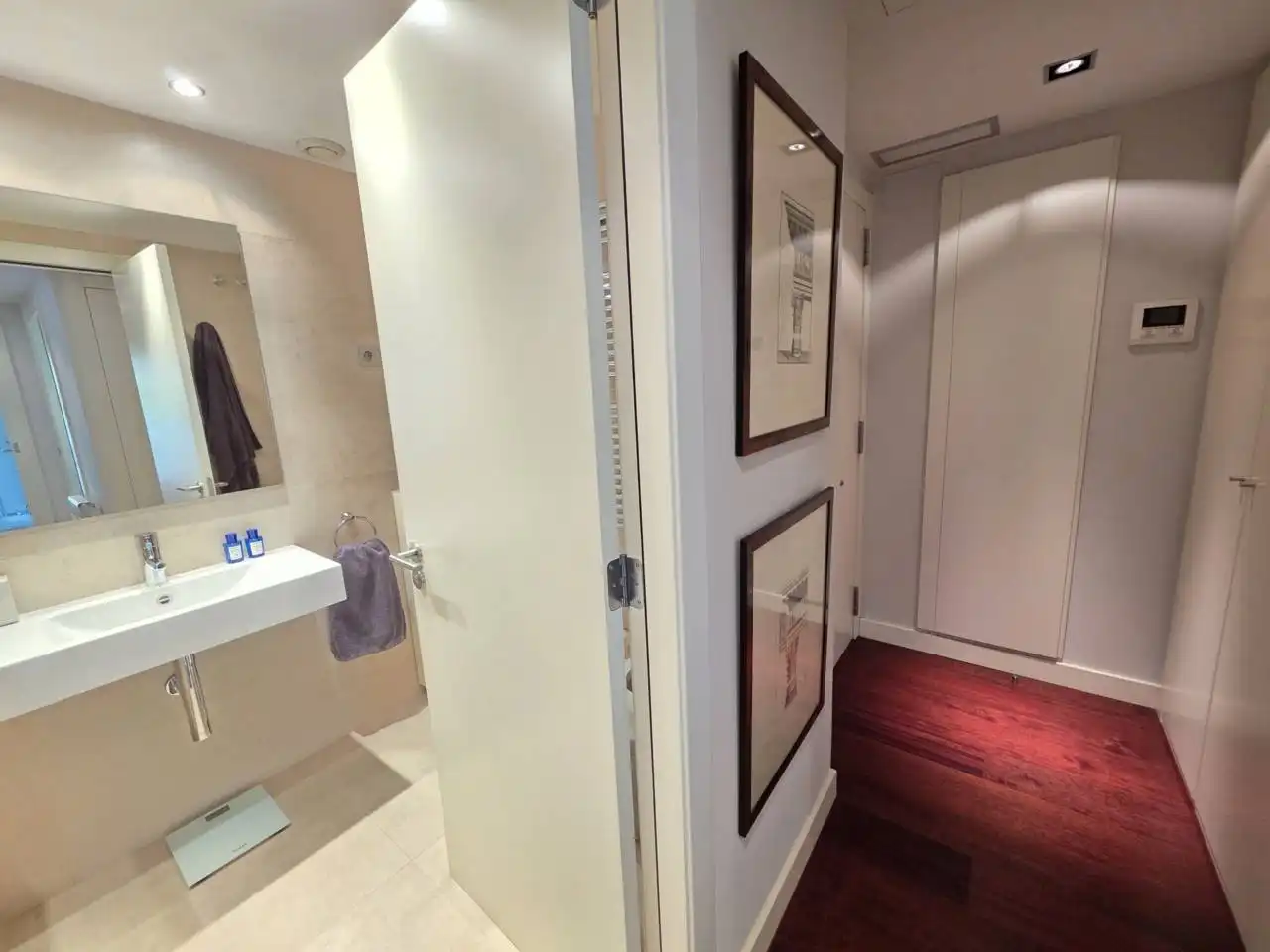 Badezimmer von Wohnungen zum Verkauf in Barcelona mit Klimaanlage, Heizung und Parkett