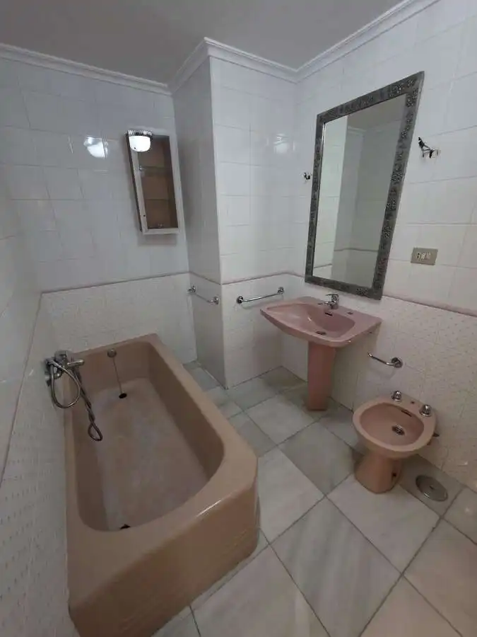 Baño de Piso en venta en Avilés con Calefacción, Terraza y Trastero