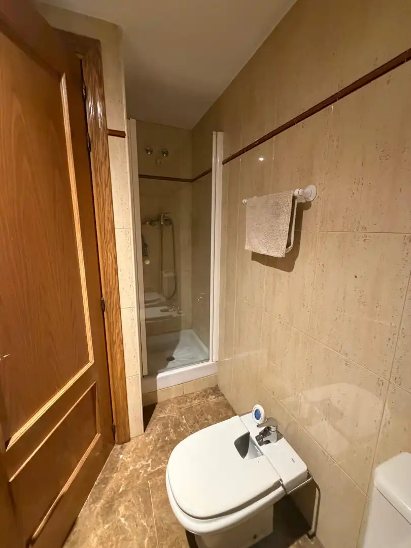 Badezimmer von Dachboden zum Verkauf in Badalona mit Klimaanlage, Heizung und Terrasse