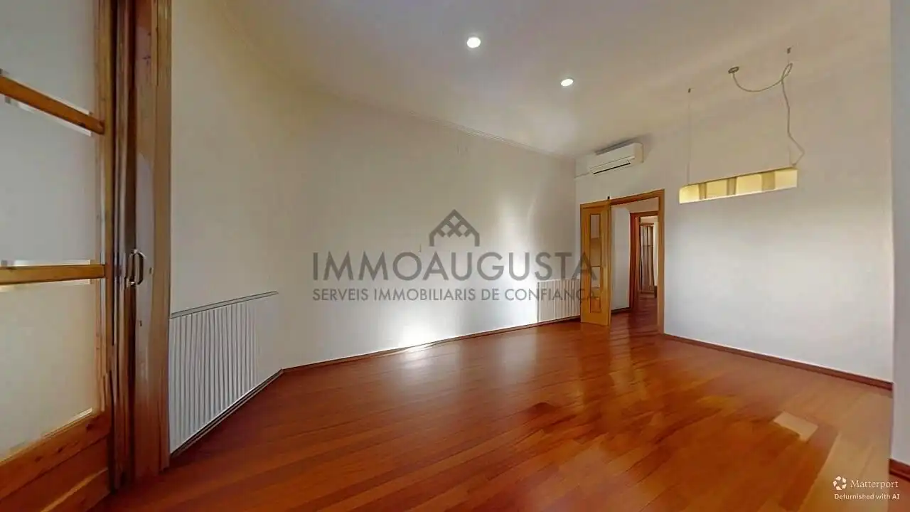 Sala d'estar de Pis en venda en Barcelona amb Aire condicionat, Calefacció i Parquet