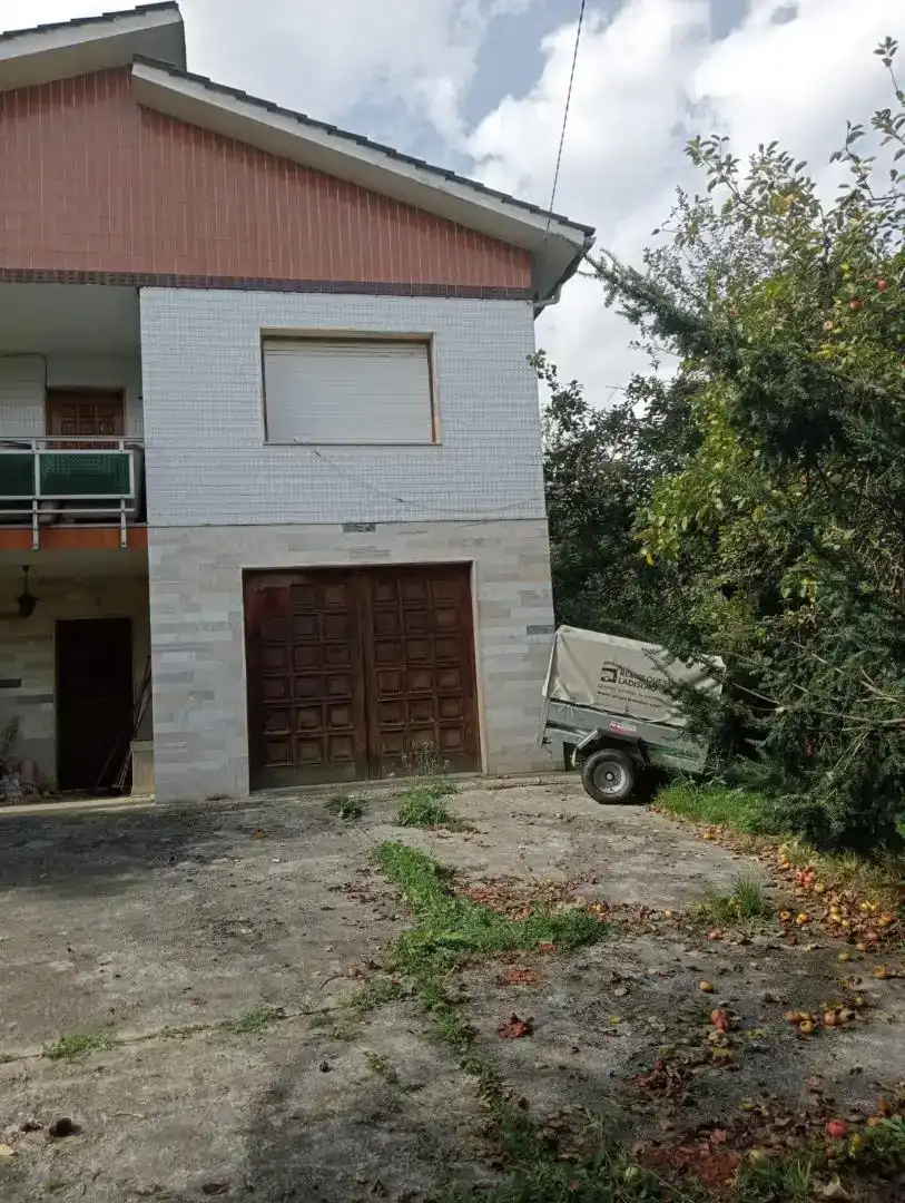Vista exterior de Casa o xalet en venda en Laviana amb Balcó