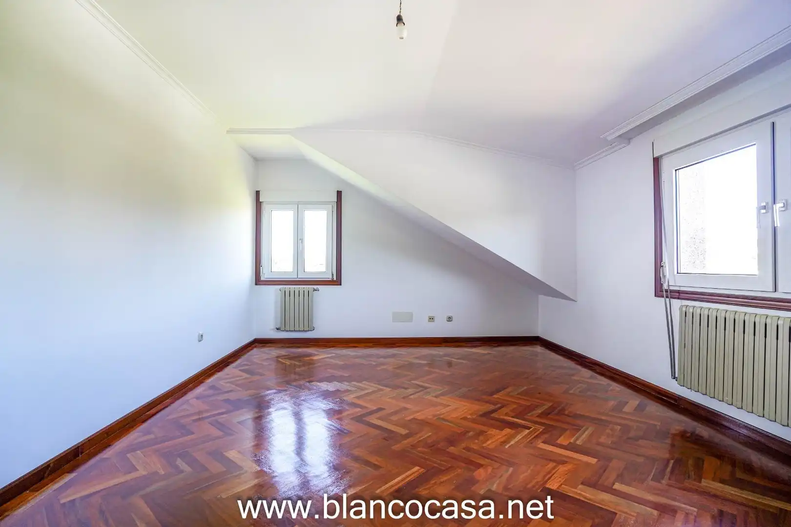 Casa o chalet en venta en Carballo con Calefacción, Jardín privado y Trastero