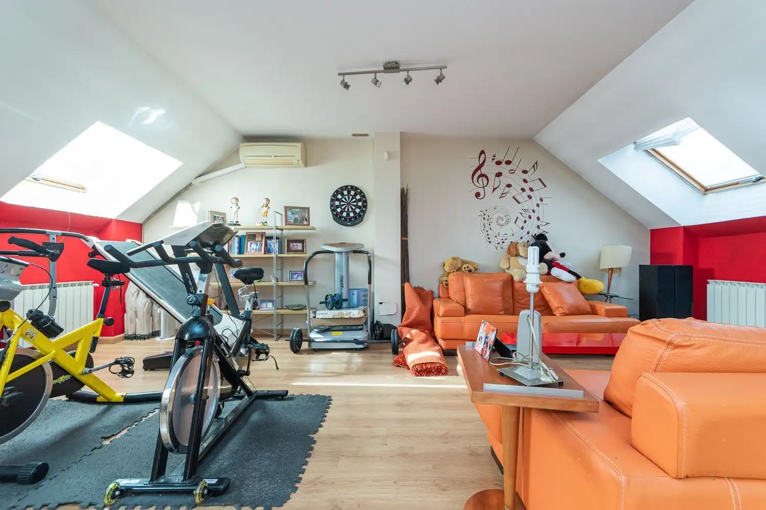 Living room of Houses for sale in Fuenlabrada  with Air Conditioner, Heating and Storage room