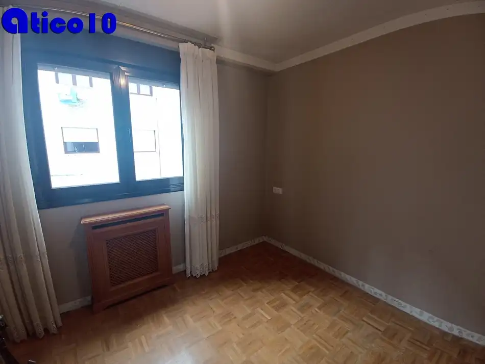 Flat for sale in Calle Doctor Antonio Bascarán Asúnsolo, Cerdeño - El Palais - Mercadín