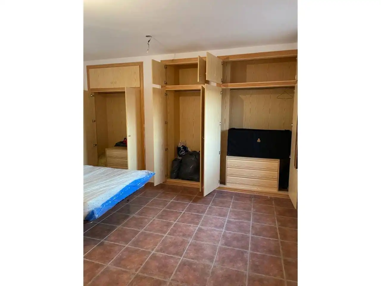 Bedroom of Houses for sale in Liétor  with Air Conditioner