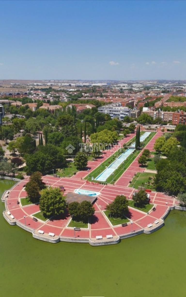 Exterior view of Flat for sale in Pinto  with Air Conditioner, Heating and Storage room