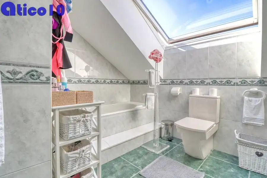Baño de Casa o chalet en venta en Gijón  con Calefacción, Jardín privado y Parquet