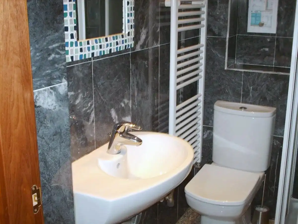 Badezimmer von Wohnungen zum Verkauf in Salamanca mit Klimaanlage, Heizung und Möbliert