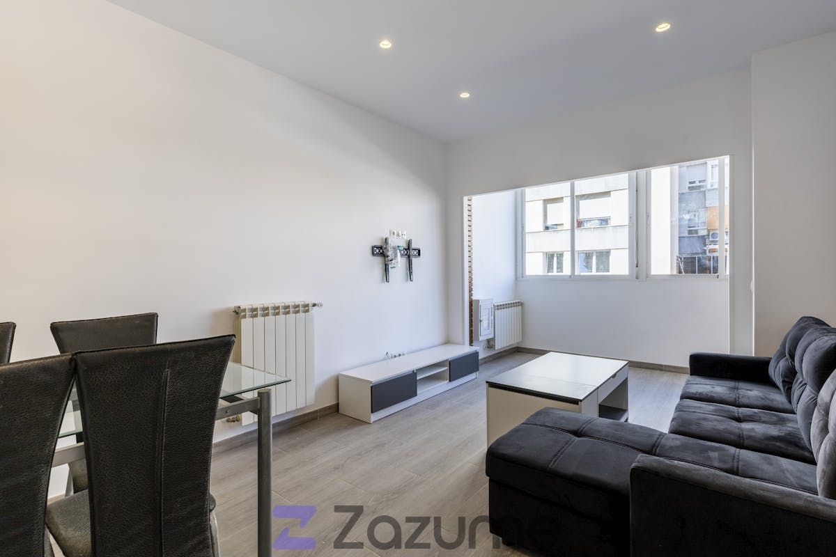 Living room of Flat to rent in  Madrid Capital  with Heating, Private garden and Parquet flooring