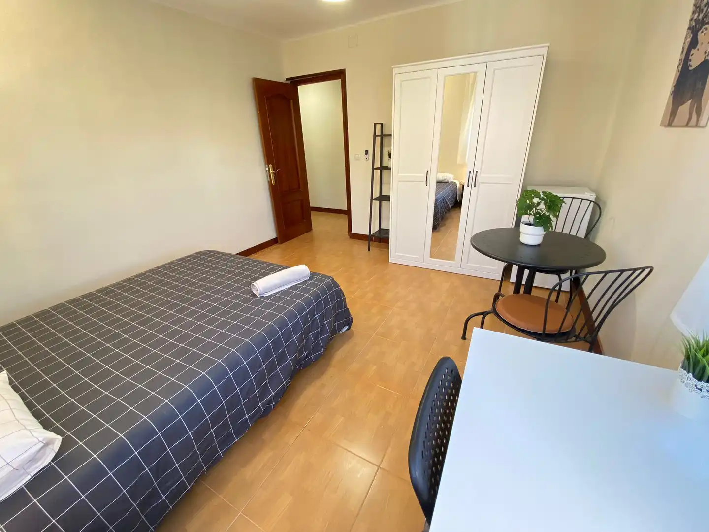 Room in Calle Pico de Alba, 1, Palomeras Bajas