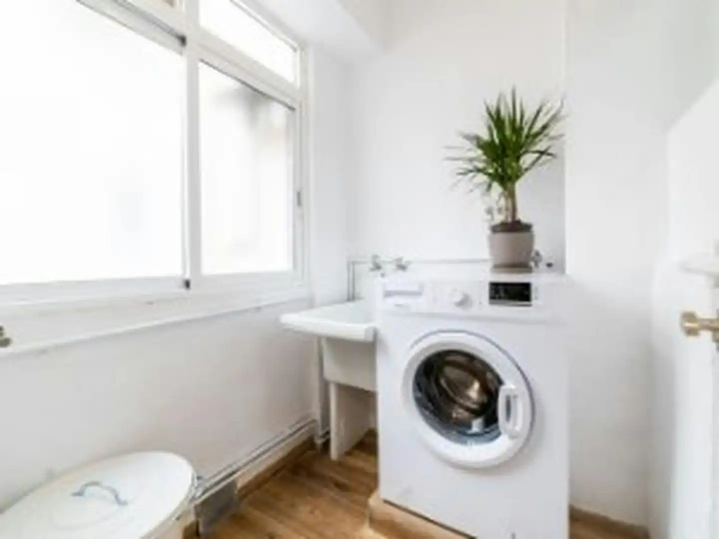 Bathroom of Flat for share in Valencia  with Furnished, Washing machine and Internet