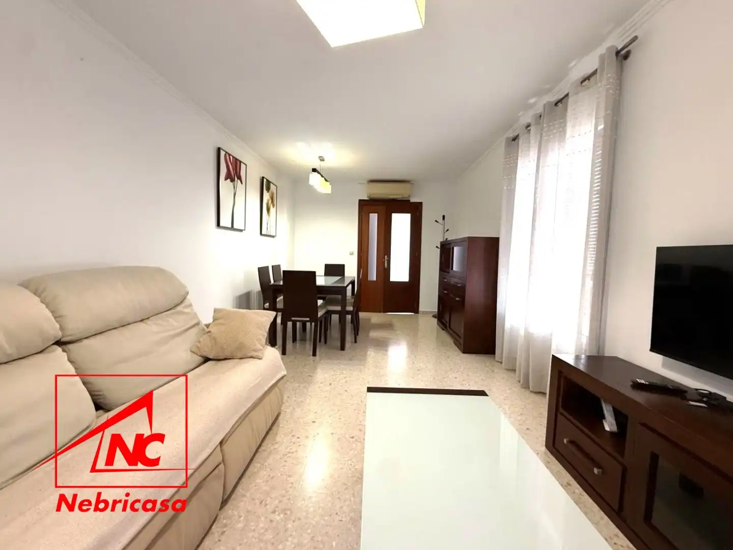 Sala d'estar de Casa o xalet en venda en Lebrija amb Aire condicionat i Jardí privat