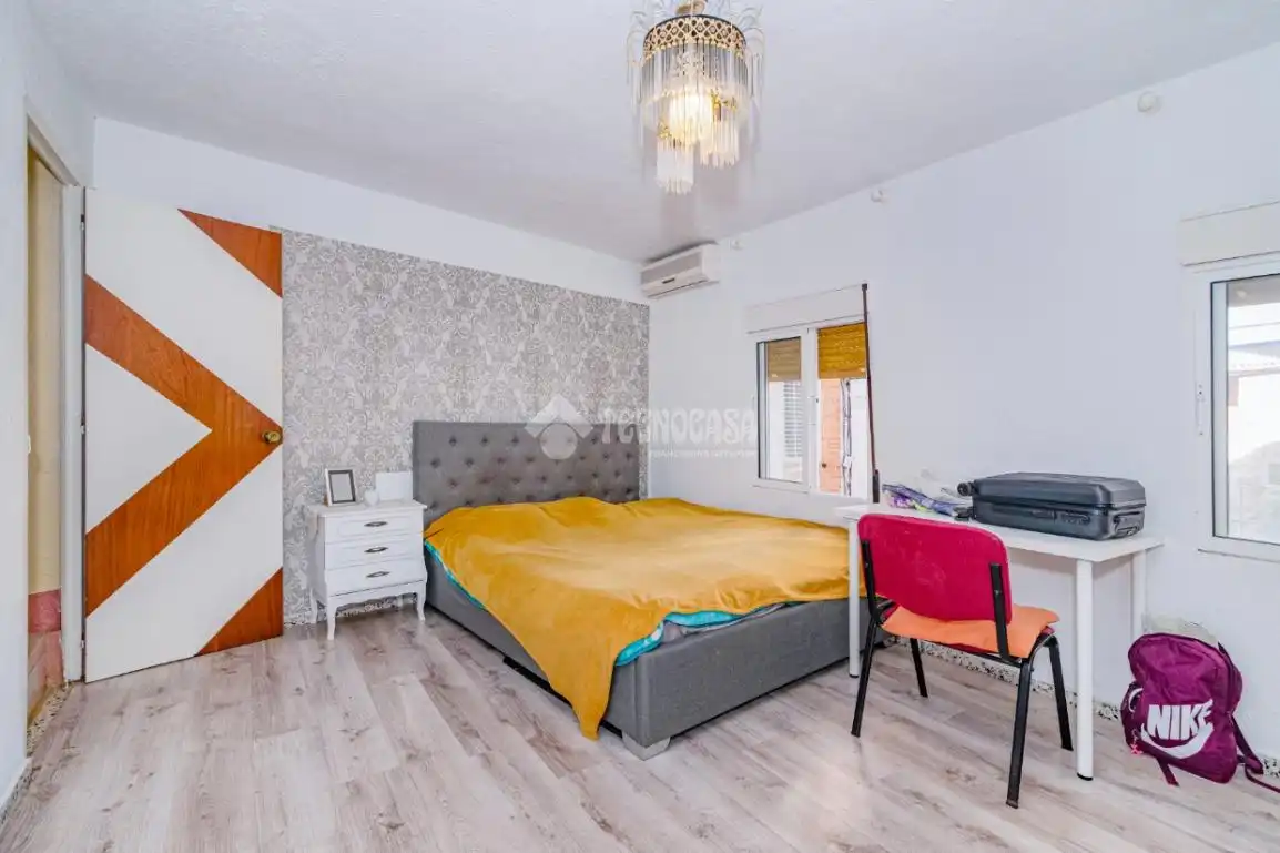 Habitación de Casa adosada en venta en Loja con Amueblado y Balcón