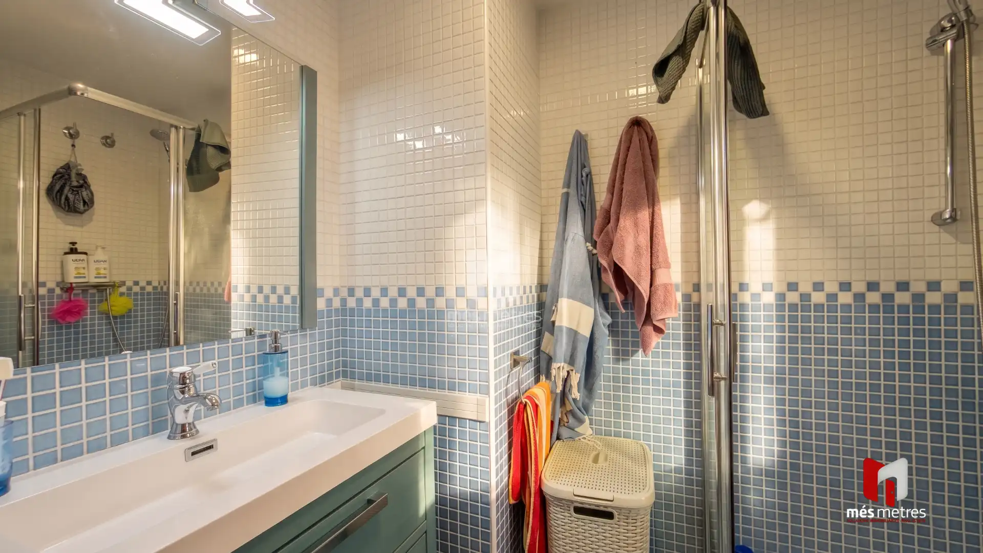 Bathroom of Houses for sale in El Masnou  with Heating, Private garden and Storage room