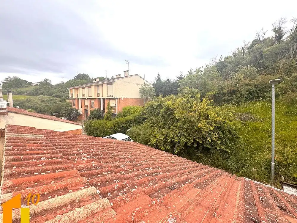 Außenansicht von Einfamilien-Reihenhaus zum Verkauf in Belorado mit Heizung und Terrasse