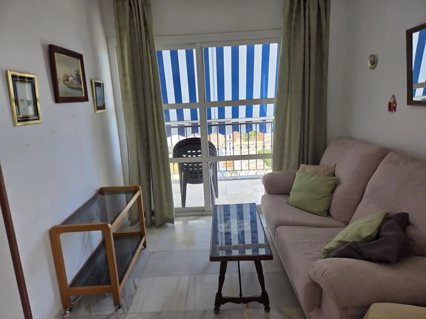 Sala de estar de Piso en venta en Rincón de la Victoria con Terraza y Piscina comunitaria