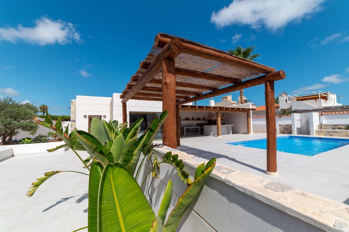 Terrassa de Casa o xalet en venda en Torrevieja amb Terrassa, Piscina i Forn