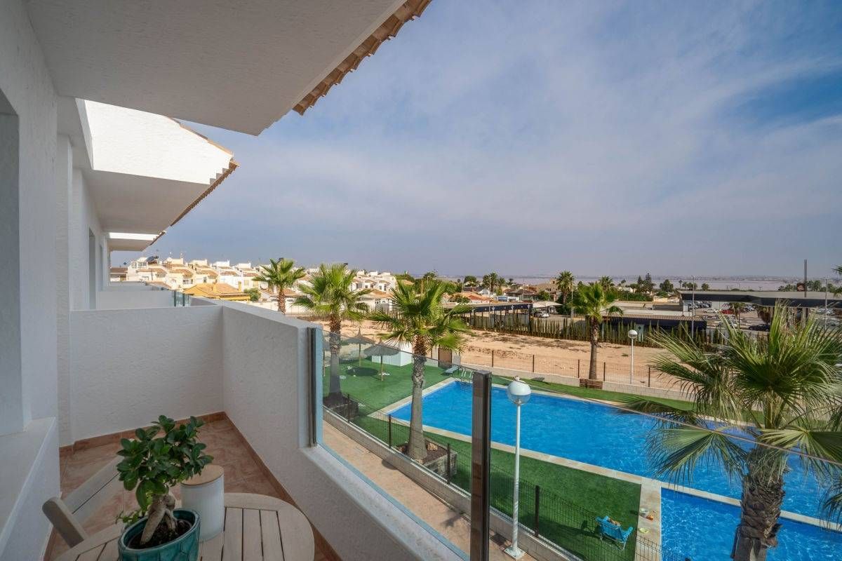 Terrassa de Apartament en venda en Torrevieja amb Aire condicionat, Calefacció i Jardí privat