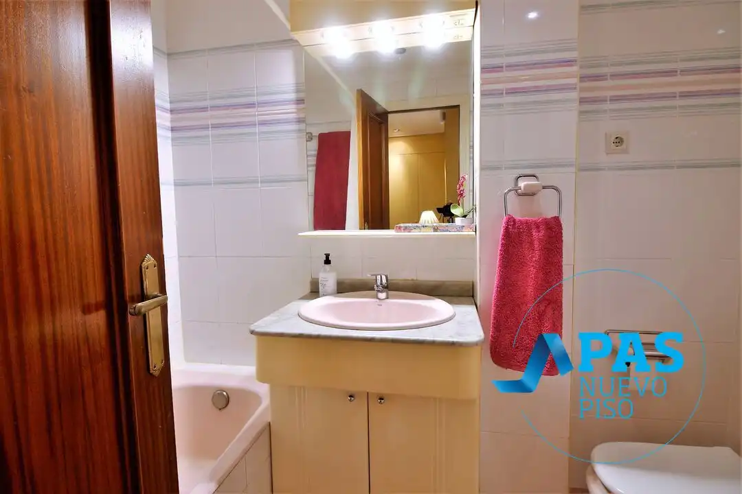 Baño de Piso en venta en Santander con Calefacción, Terraza y Trastero