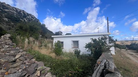 CASA DE CAMPO CON ARBOLES FRUTALES