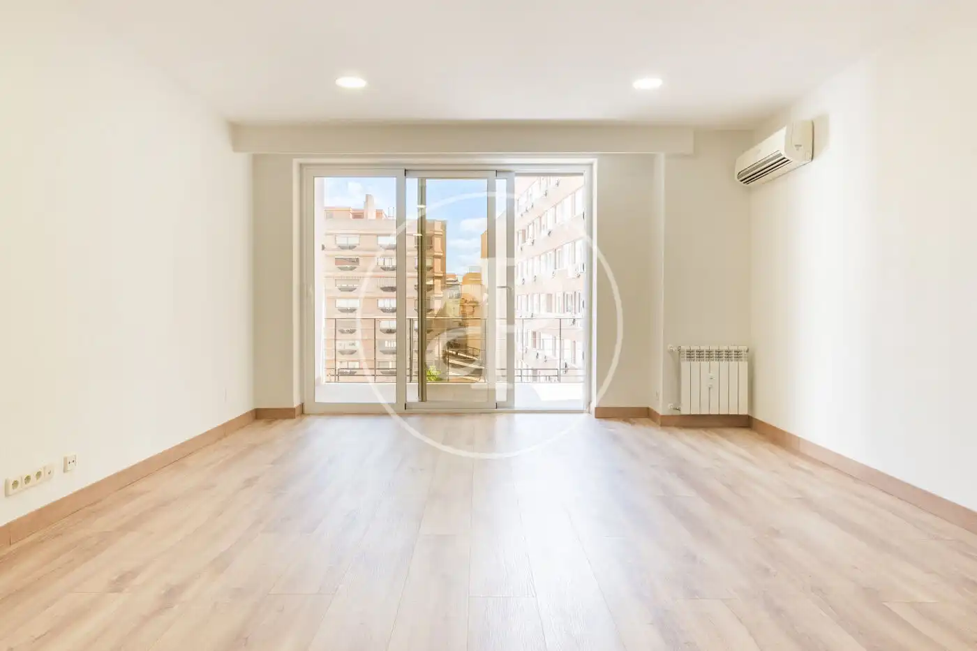 Wohnzimmer von Wohnung zum Verkauf in Madrid mit Klimaanlage, Heizung und Terrasse