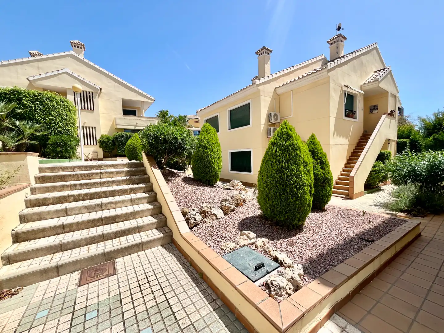 Vista exterior de Apartament en venda en Orihuela amb Aire condicionat, Jardí privat i Terrassa
