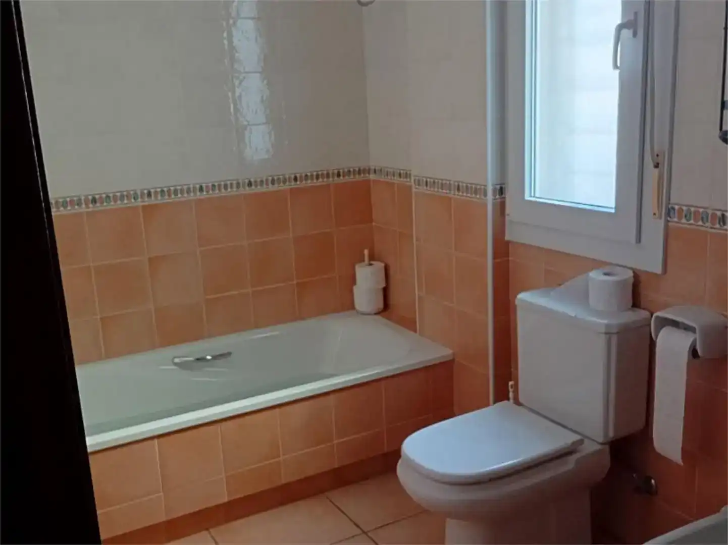 Badezimmer von Wohnung zur Miete in Mazagón mit Klimaanlage, Privatgarten und Schwimmbad