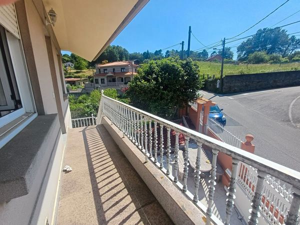 Vista exterior de Casa o xalet en venda en Vigo  amb Calefacció, Jardí privat i Terrassa