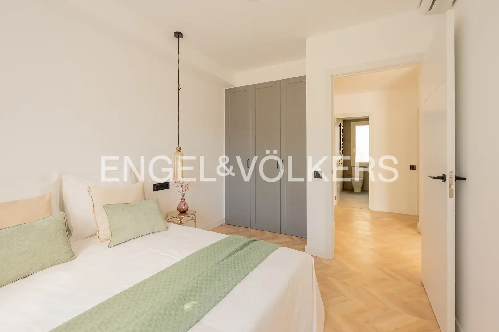 Bedroom of Flat for sale in Madrid  with Air Conditioner, Heating and Terrace