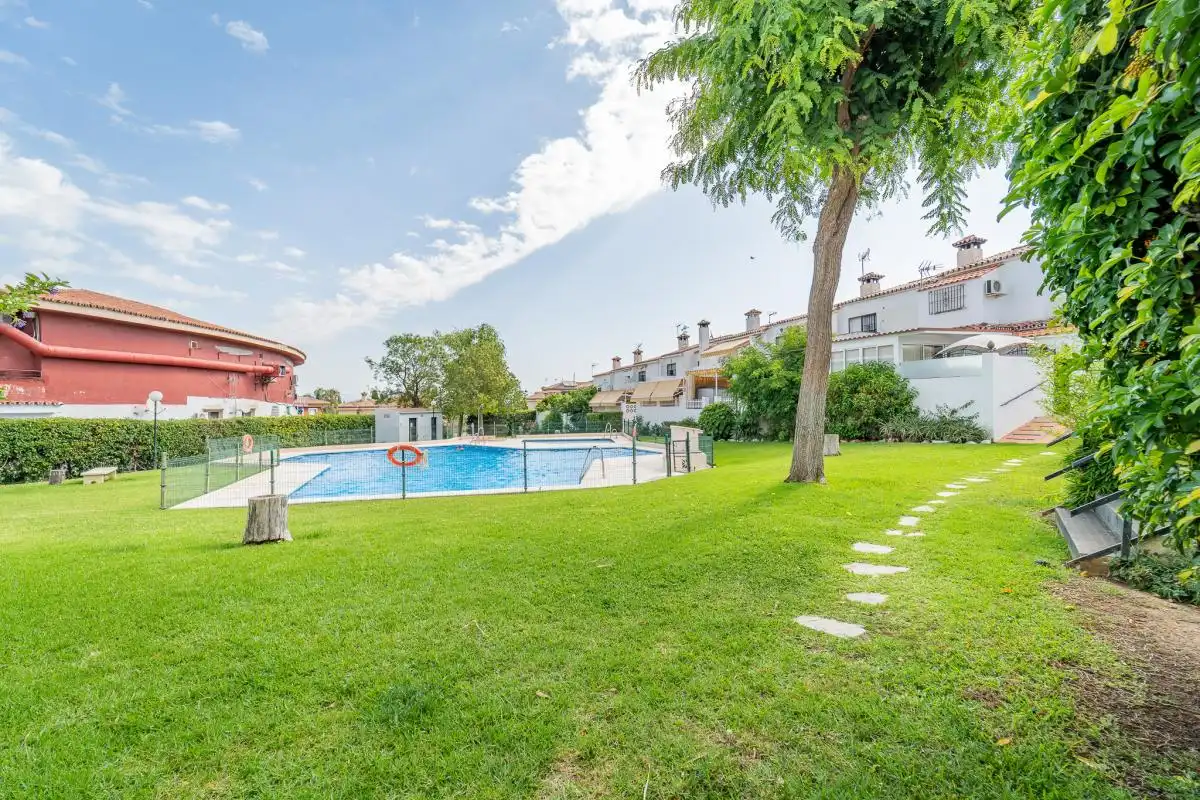 Jardí de Casa adosada en venda en Alhaurín de la Torre amb Calefacció, Jardí privat i Terrassa