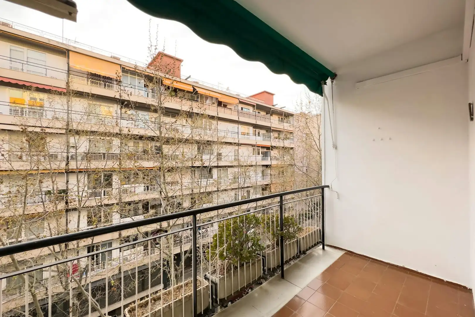Balcony of Flat for share in Barcelona  with Washing machine