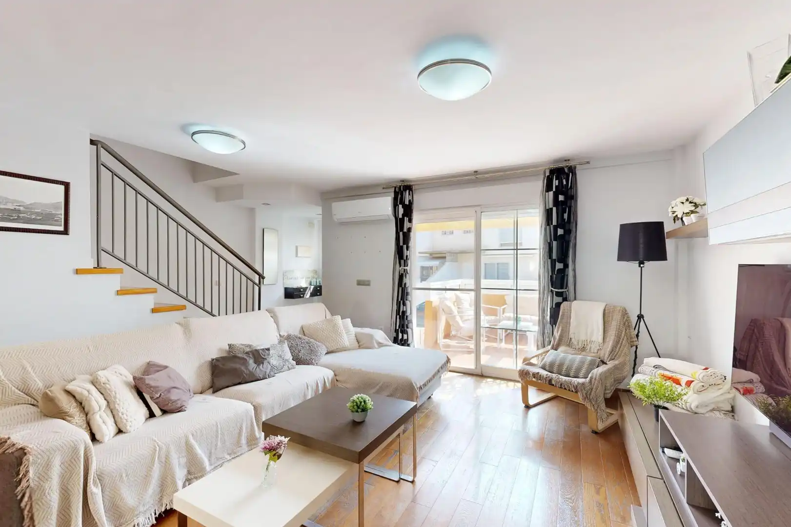 Casa amb terrassa en venda a Calle JACINTO BENAVENTE