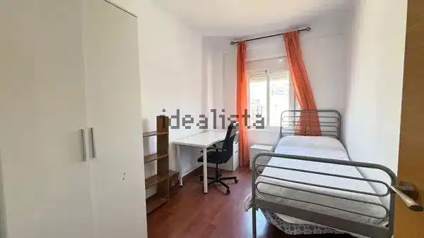 Bedroom of Flat for rent in Granada  with Air Conditioner, Furnished and Washing machine