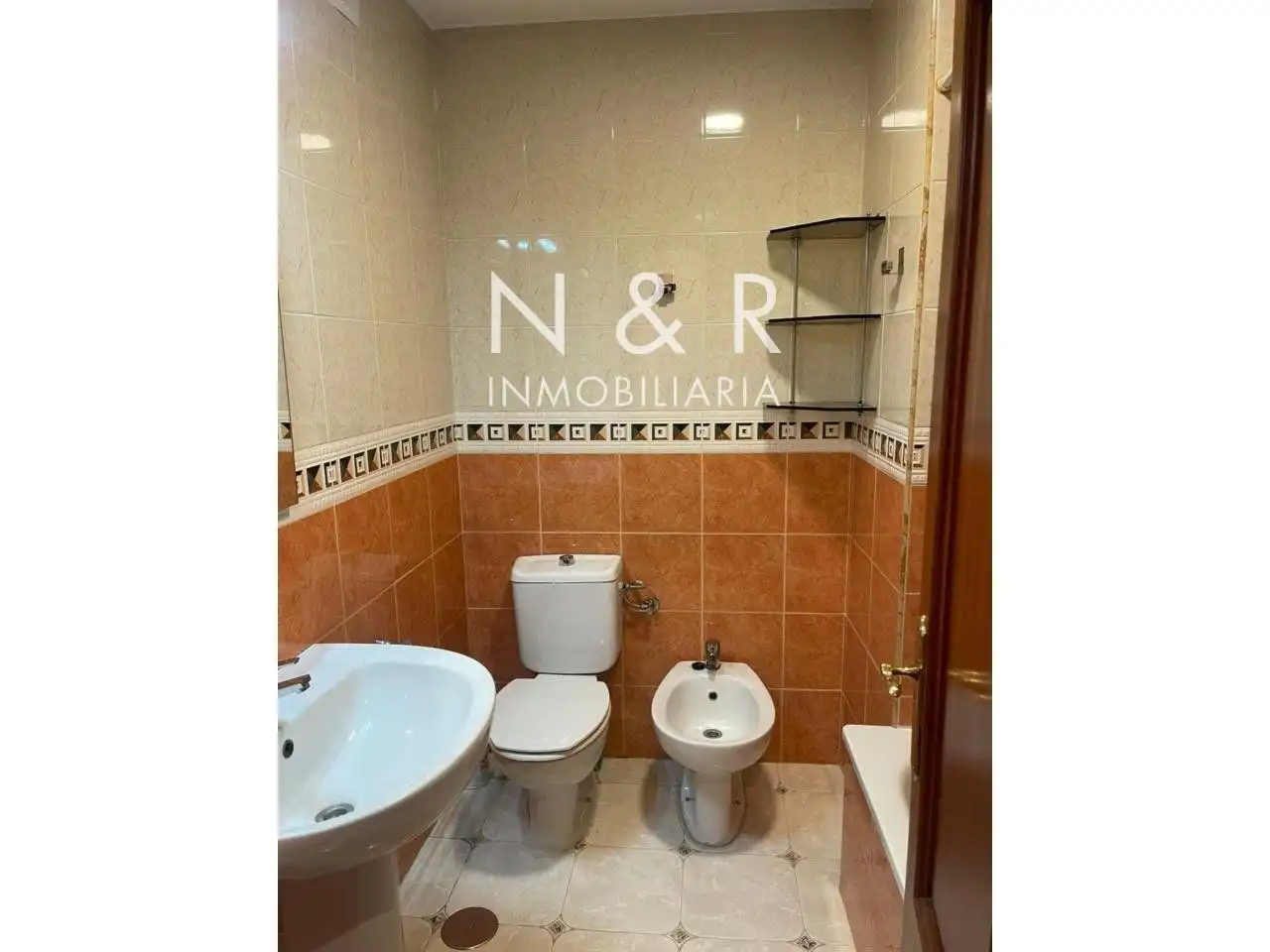 Bathroom of Flat for rent in Santiago de Compostela   with Furnished