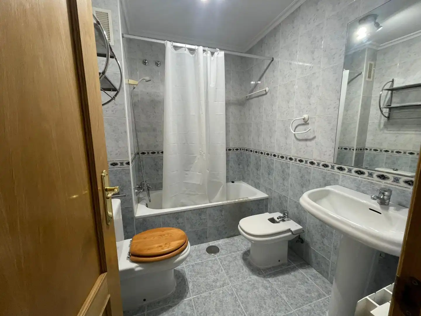 Bathroom of Flat for rent in Cáceres  with Heating, Terrace and Furnished
