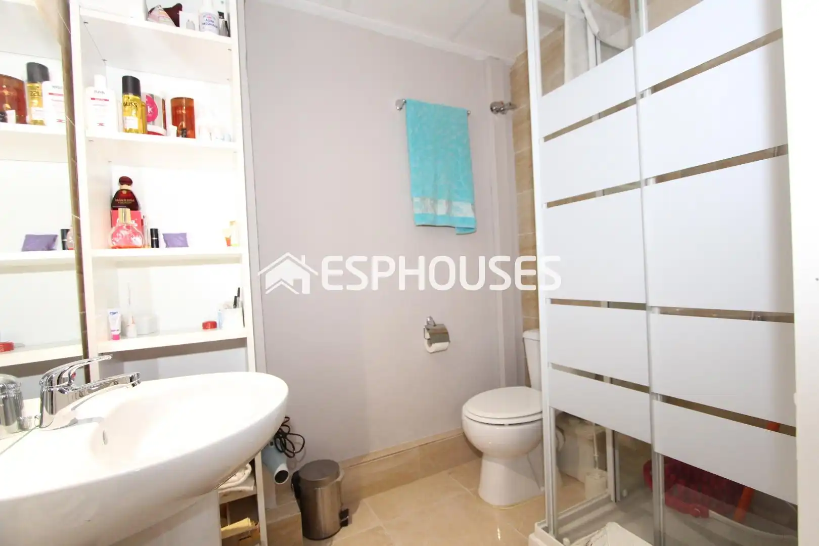 Bathroom of Flat for sale in Guardamar del Segura  with Air Conditioner, Terrace and Storage room