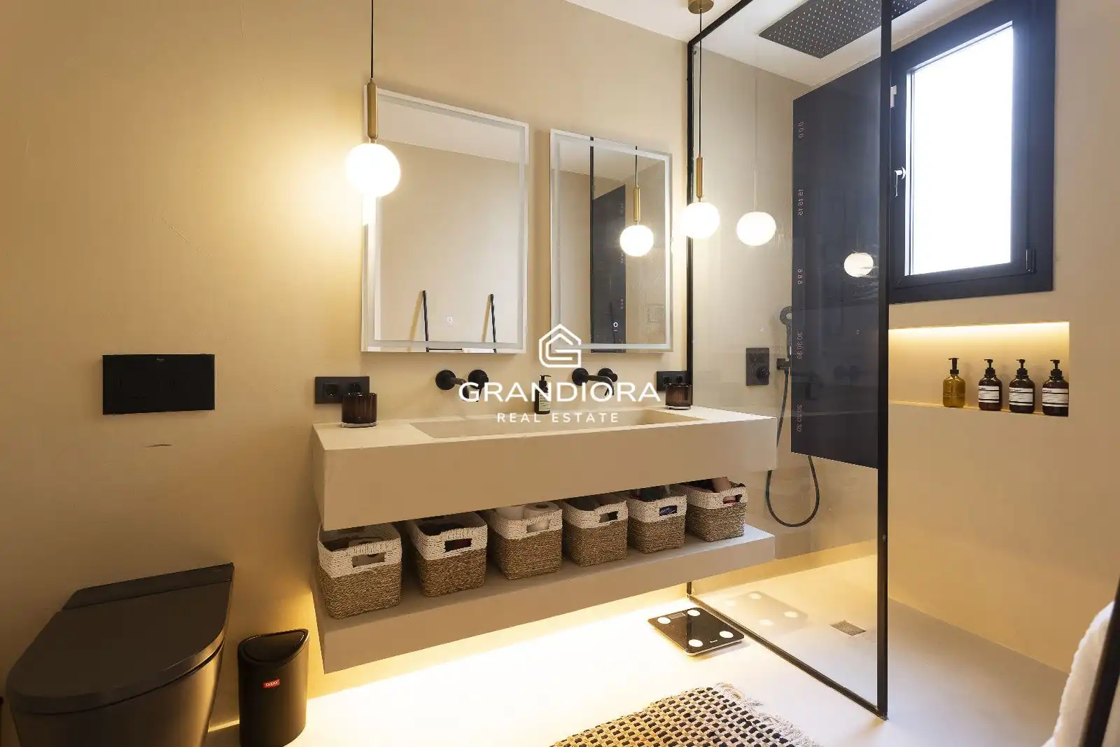 Bathroom of Flat for rent in Barcelona  with Air Conditioner