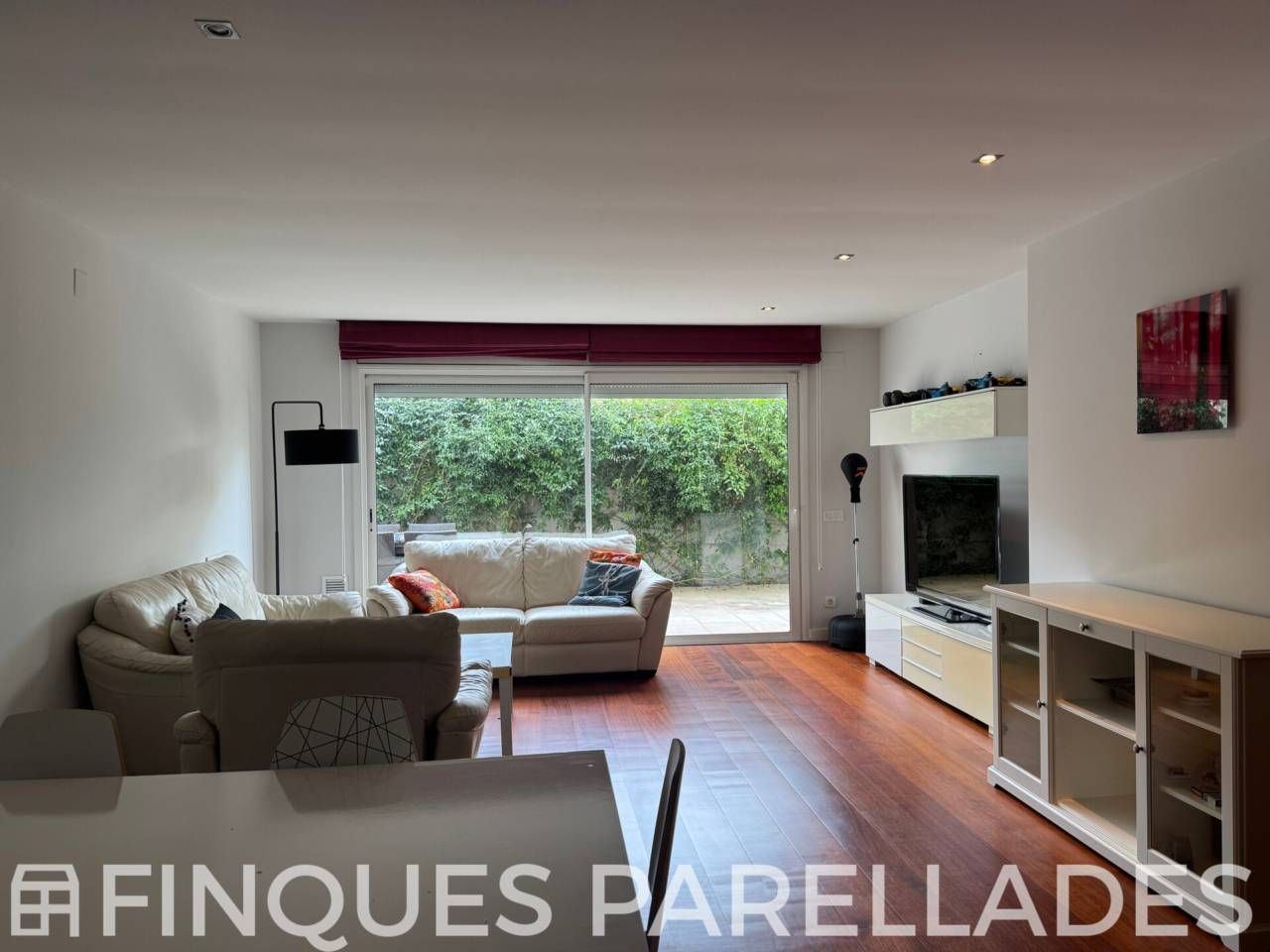 Living room of Flat for sale in Sitges  with Air Conditioner, Heating and Parquet flooring