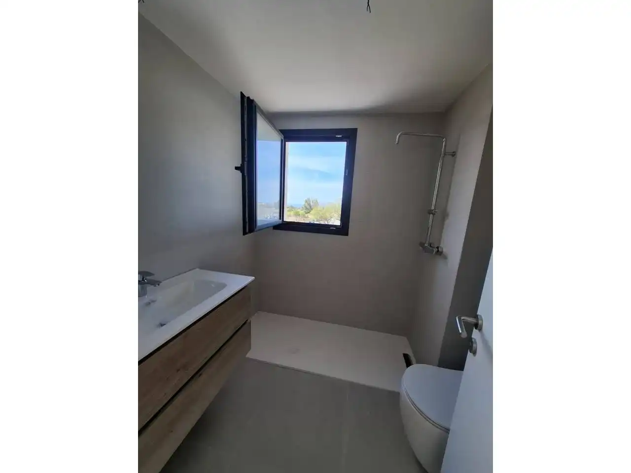 Baño de Piso en venta en Almería con Parquet, Terraza y Piscina comunitaria
