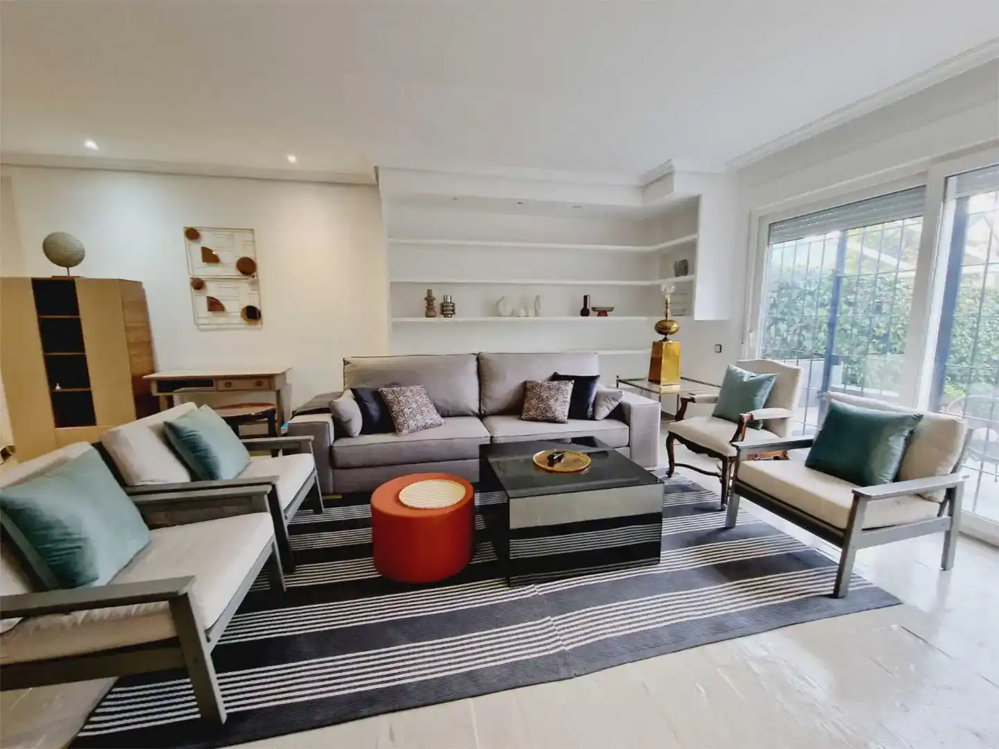 Sala de estar de Casa o chalet para compartir en Madrid con Aire acondicionado, Jardín privado y Parquet