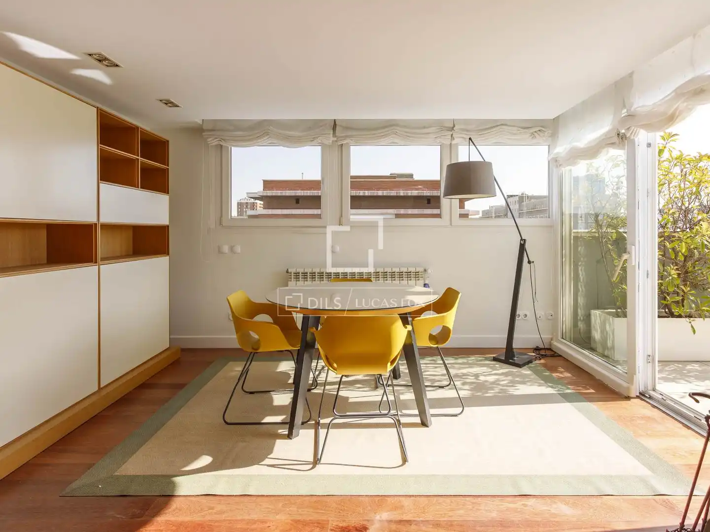 Esszimmer von Dachboden zur Miete in Madrid mit Klimaanlage, Heizung und Parkett
