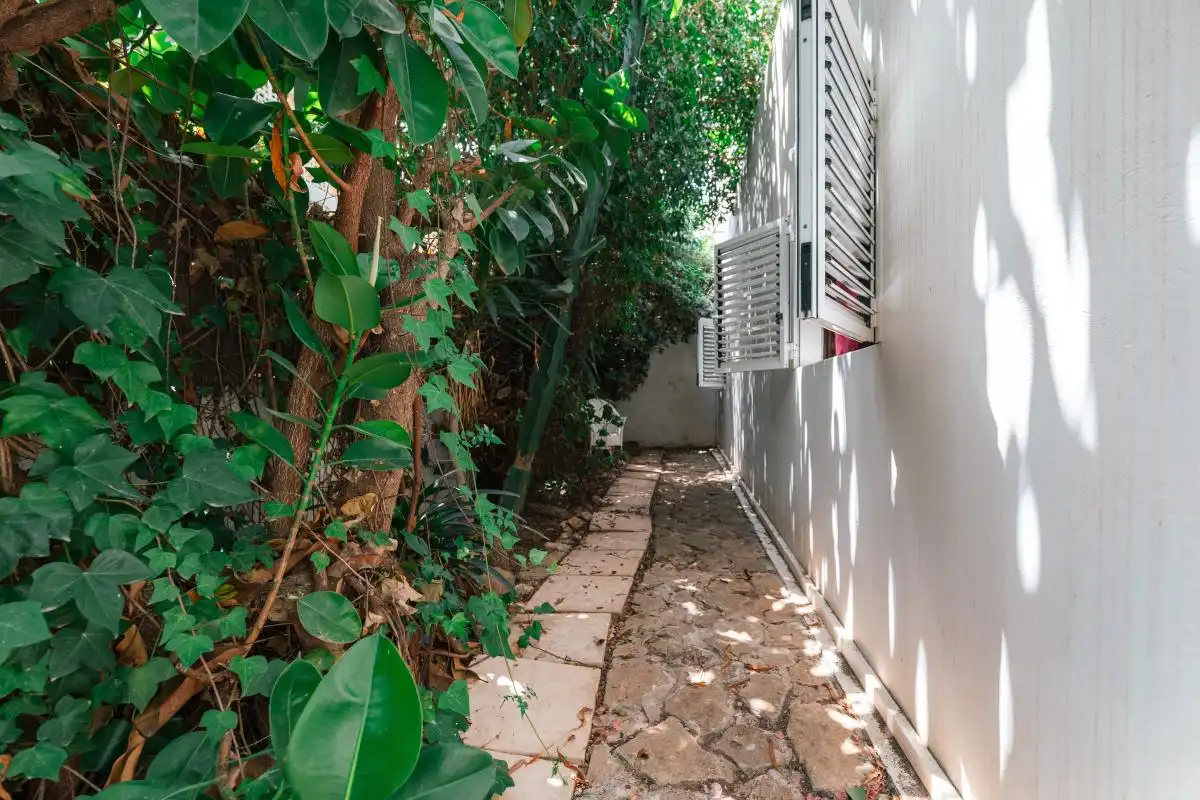 Vista exterior de Casa o xalet en venda en Santa Eulària des Riu amb Calefacció, Jardí privat i Terrassa