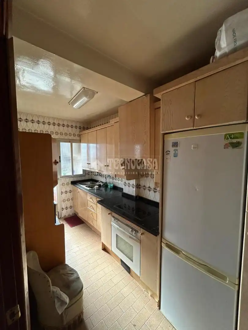 Cocina de Piso en venta en Granada con Balcón