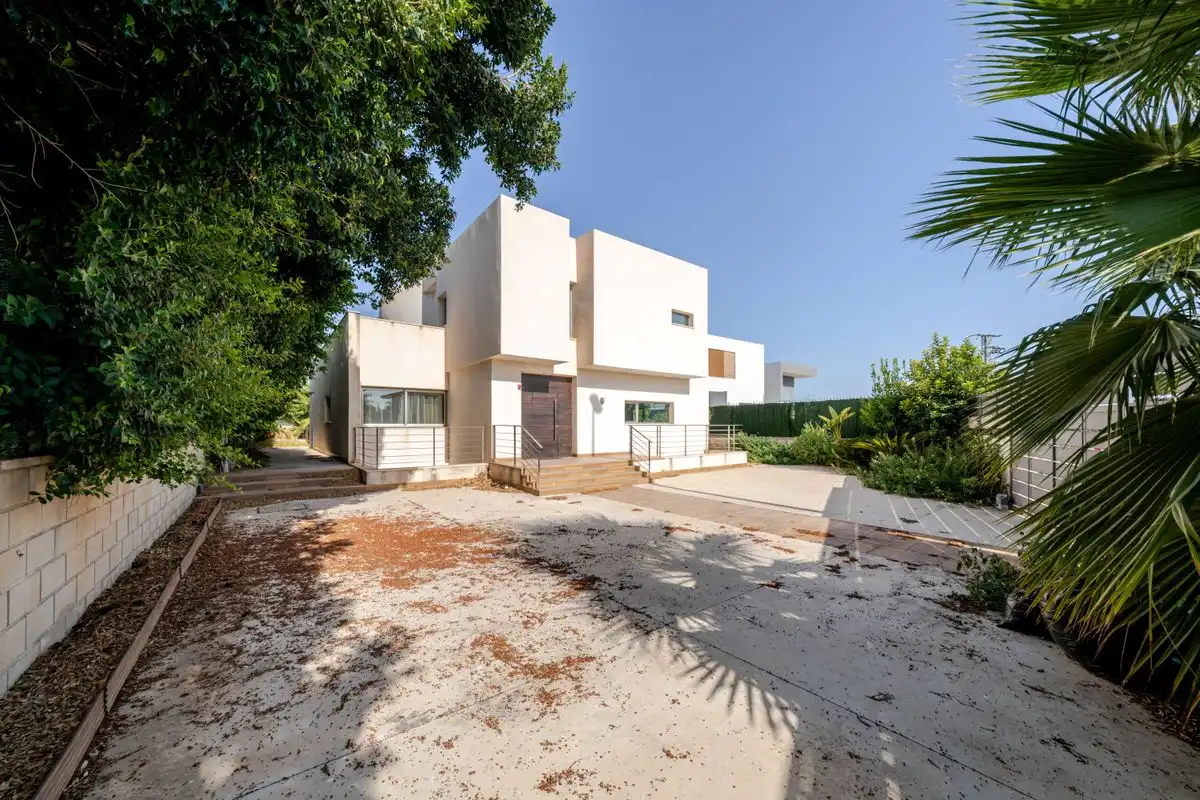 Houses for sale in Calle Reus, La Algoda - Matola - Llano de San José
